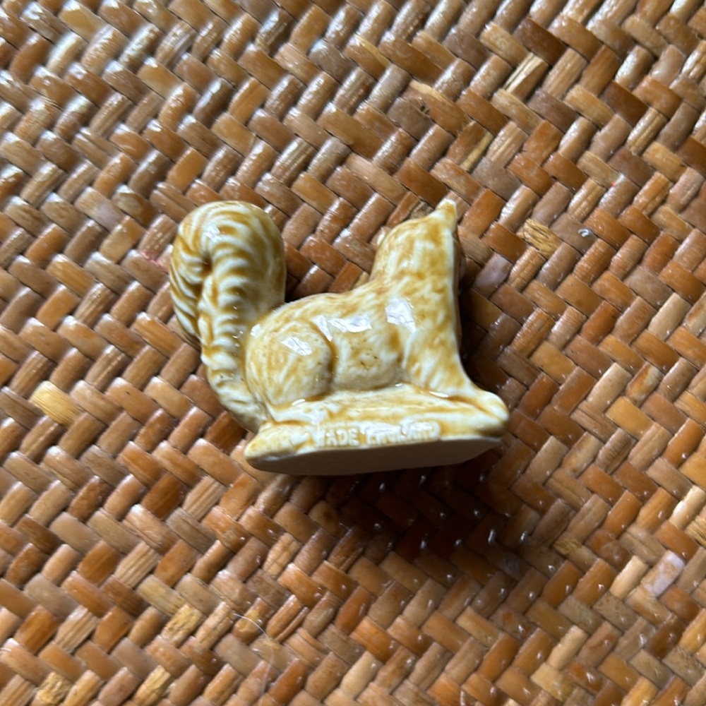 Wade whimsy squirrel - Picture 4 of 4